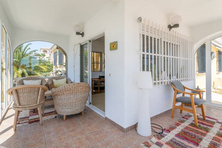 Villa Filip con fantásticas vistas al mar, piscina y Wi-Fi in La Merced, Campello