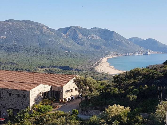 Hôtel pour 3 personnes, avec Balcon et Terrasse ainsi que Jardin et Vue dans Portixeddu