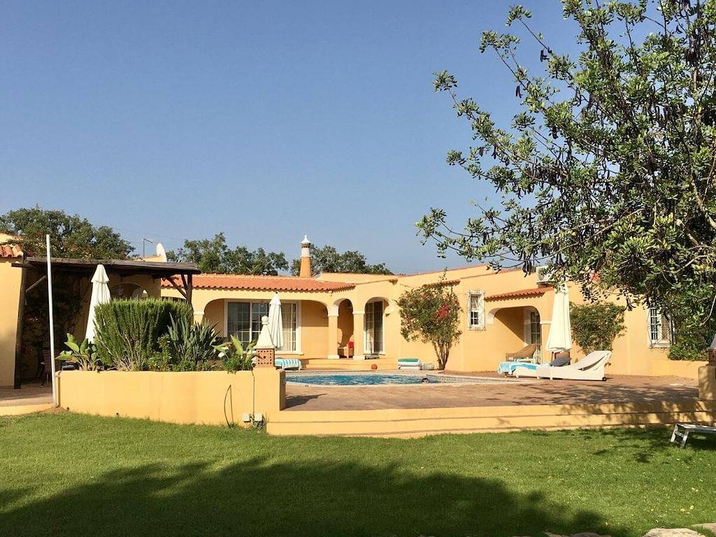 Casa de vacaciones en Almancil con piscina. in Almancil, Distrito de Faro