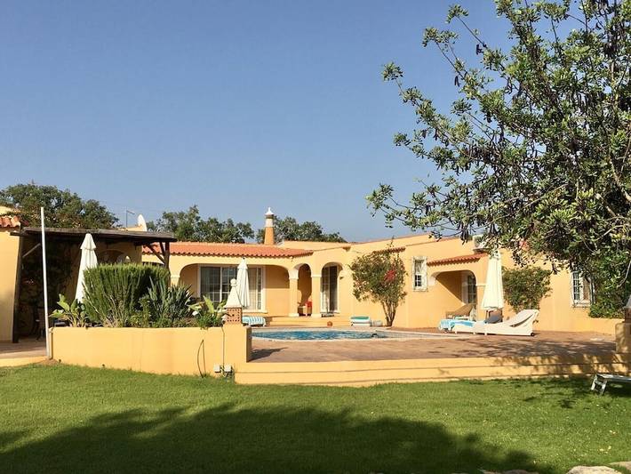 Apartamento para 10 personas, con Terraza además de Jardín y Piscina en Almancil