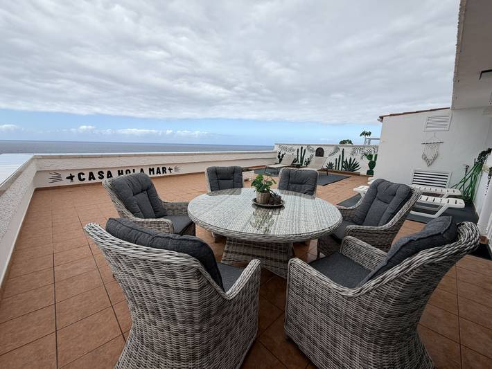 Entire apartment, Apartment "Casa Hola Mar" Directly on the Coast with Infinity Sea View in Playa de los Roques, Los Realejos