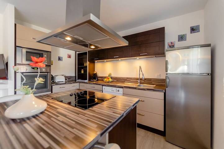 Bungalow pour 4 personnes, avec Jacuzzi ainsi que Jardin et Piscine à Porto-Vecchio