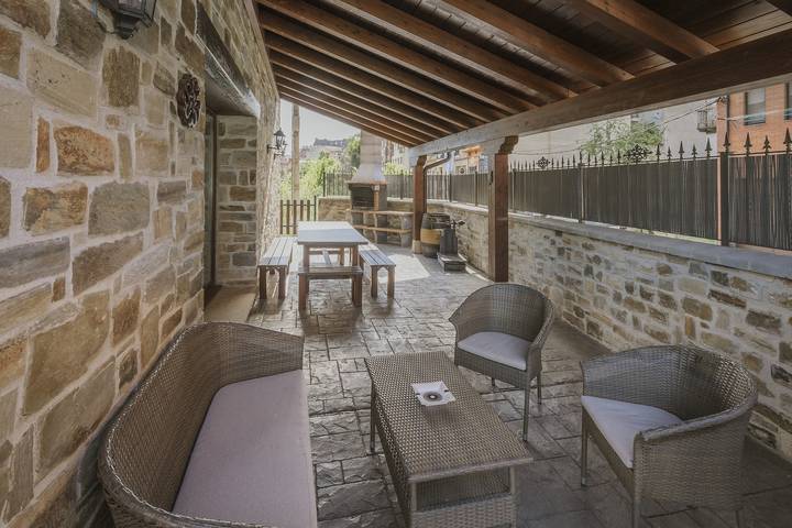 Casa rural para 13 personas, con piscina para niños además de jacuzzi y jardín, Familias con niños en Castilla y León - 3