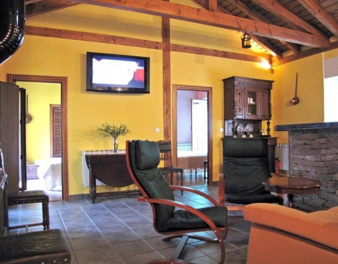 Habitación Doble con vistas a la montaña, terraza compartida y Wi-Fi in Almajano, Provincia de Soria