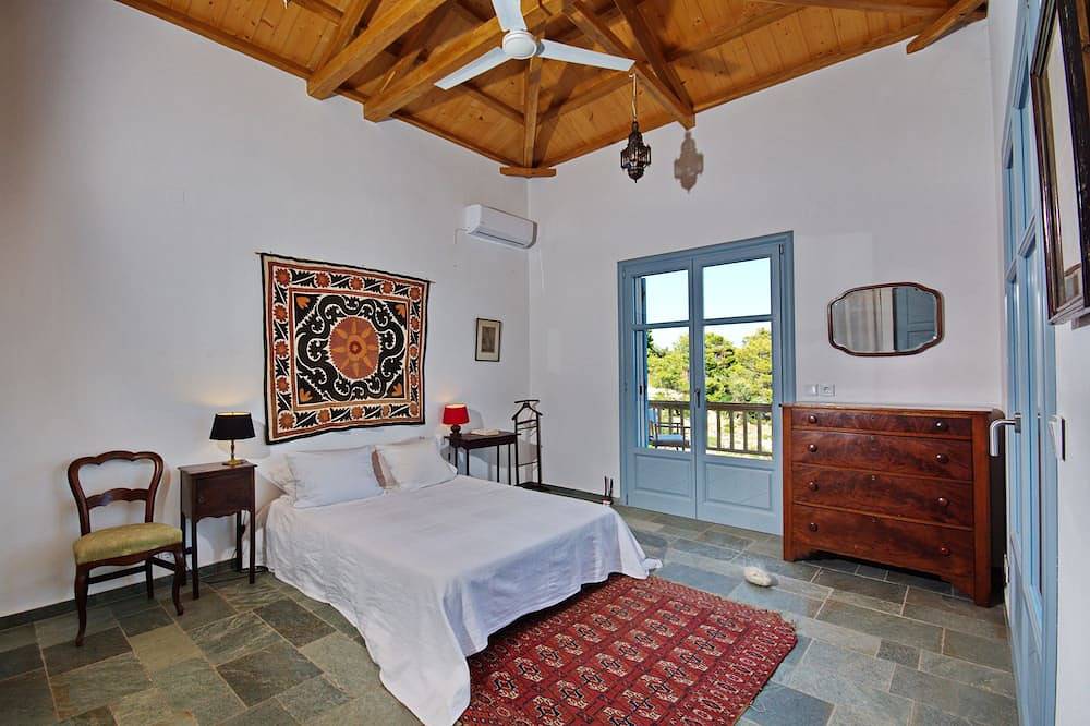Villa Fondana:  no neighbours; private access to sea;  180 degree views in Alonissos