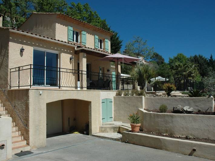 Location de vacances pour 5 personnes, avec piscine ainsi que jardin et terrasse, animaux acceptés à Bagnols-en-Forêt - 4