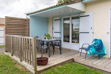 Parc de vacances pour 6 personnes, avec jardin ainsi que terrasse et piscine, animaux acceptés à Maché