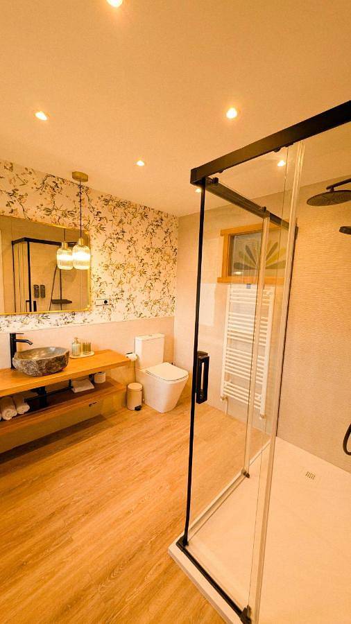 Casa rural para 3 personas, con jacuzzi además de jardín y piscina, Familias con niños en Galicia - 4