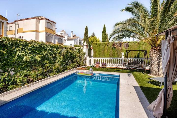 Casa rural para 8 personas, con Balcón y Terraza además de Jardín y Piscina en Colomera - 2