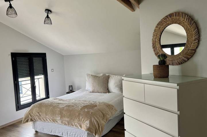 Location de vacances pour 6 personnes, avec terrasse et jardin à Genas - 4