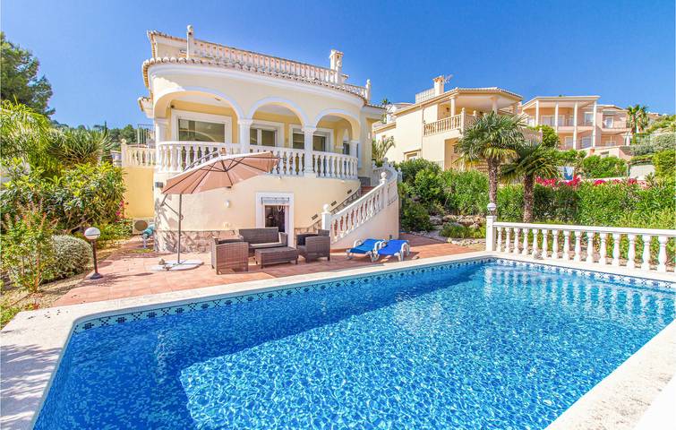 Location de vacances pour 4 personnes, avec Terrasse ainsi que Jardin et Piscine à Orba