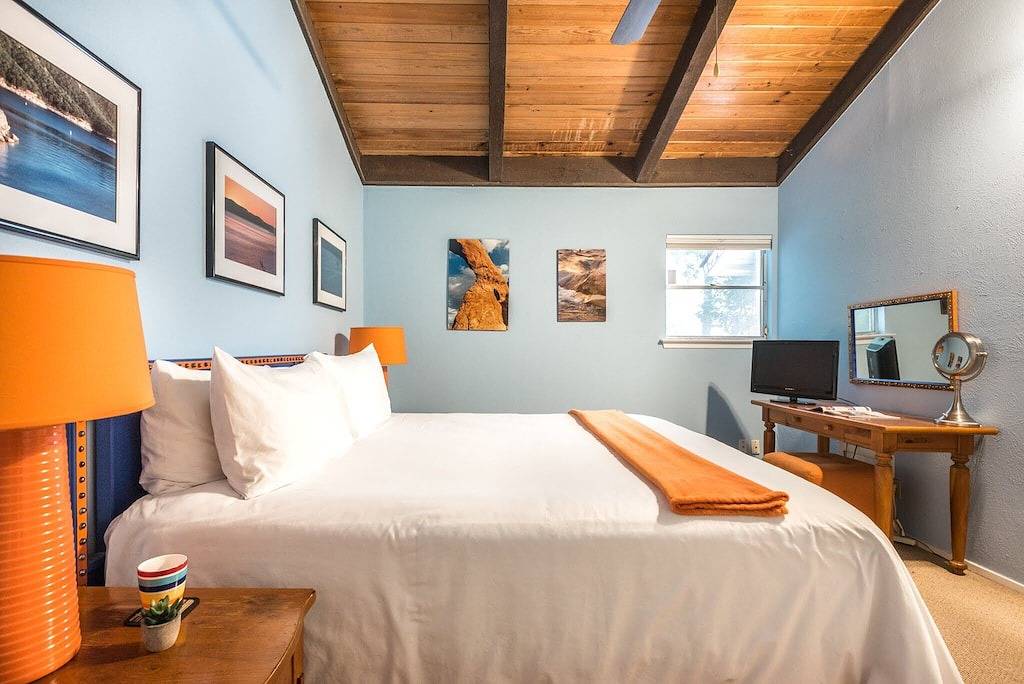 Bunte Duplex - 2 blks zu parken, Quellen, Wanderwege, Fluss, Bootfahren; 2 mi bis Dt! in Austin, Travis County