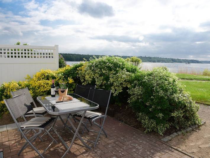 Ferienwohnung für 2 Personen, mit Terrasse und Seeblick in Waren (Müritz)