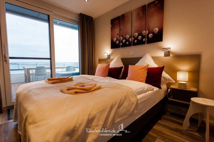 Hausboot für 6 Personen, mit Terrasse und Seeblick sowie Ausblick in Ribnitz-Damgarten - 3