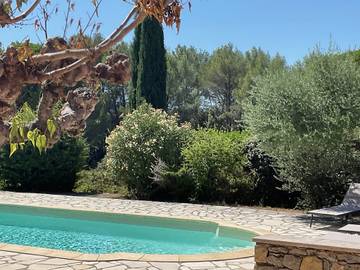 Location de vacances pour 8 personnes, avec jardin et balcon à Cotignac