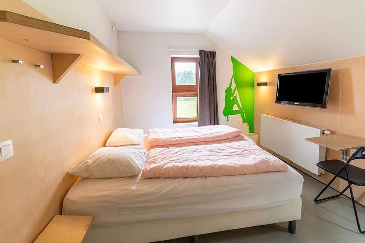 Location de vacances pour 73 personnes, avec Terrasse et Piscine dans Petit-Han - 2