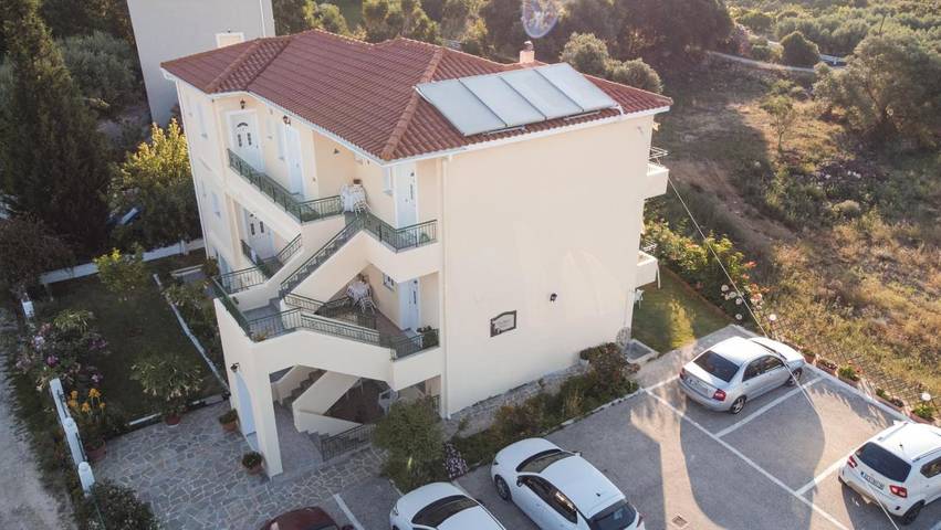 Διαμερίσματα διακοπών για 3 άτομα, με Μπαλκόνι και Ταράτσα καθώς και Κήπο και Θέα στα Σπαρτιά