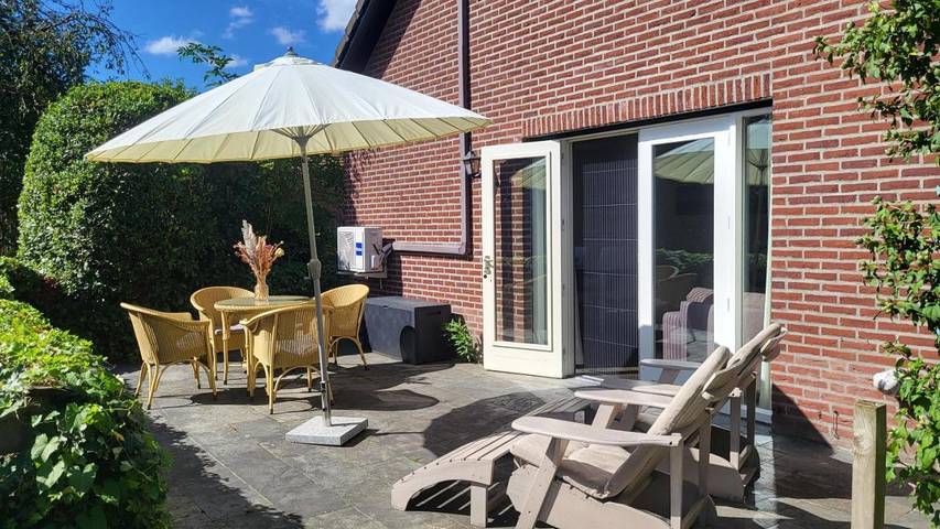 Ferienhaus für 2 Personen, mit Terrasse und Garten sowie Pool