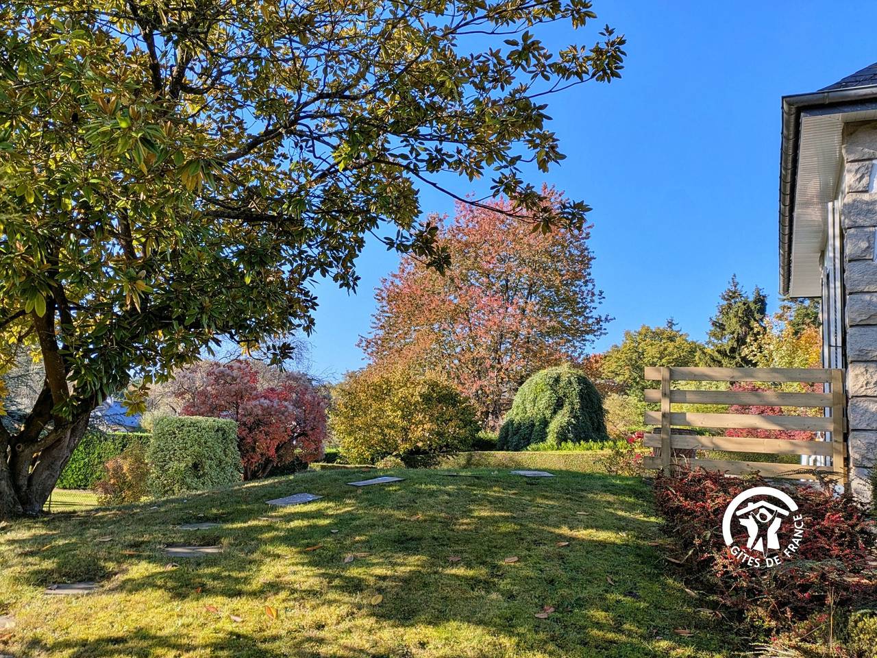 Luminoso Gîte cerca de Laval, 3 habitaciones, gran terreno, ideal para familias in L'Huisserie, Mayenne (desambiguación)