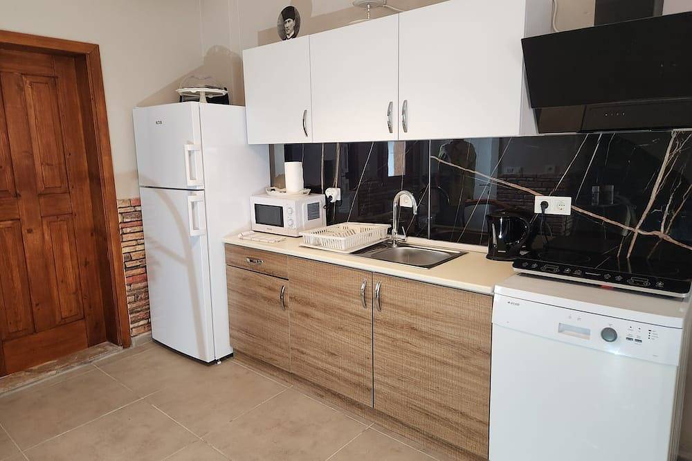 Traumhaus Mitten in der City 60 Meter zum Meer in Kusadasi, Aydın Province