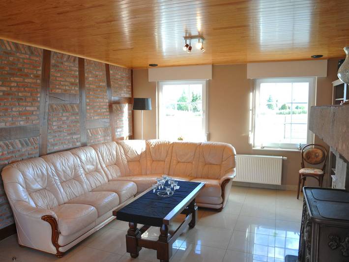Location de vacances pour 9 personnes, avec terrasse et jardin, animaux acceptés à Somme-Leuze - 2