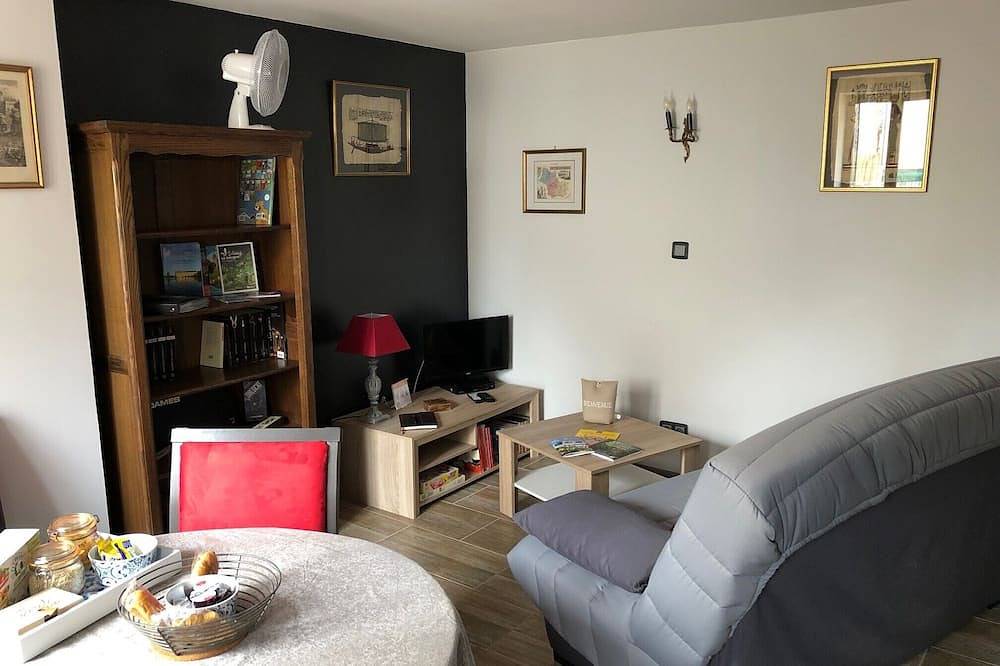 Entire apartment, In the heart of the Sologne, single-storey apartment with patio in Romorantin-Lanthenay, Sologne