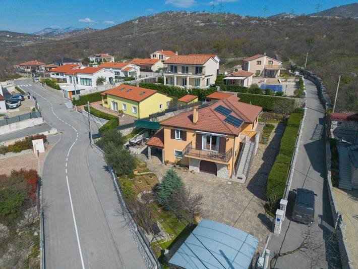 Ferienwohnung für 3 Personen, mit Terrasse und Garten sowie Ausblick