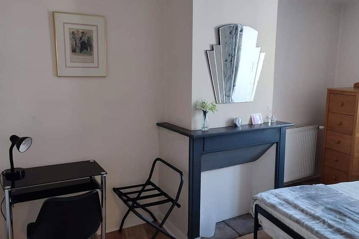 Gîte pour 4 personnes, avec terrasse à Châlus