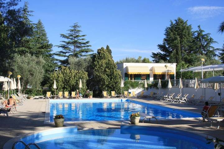 Casa vacanza per 4 persone, con Terrazza e Giardino nonché Piscina per bambini e Piscina a Scialmarino