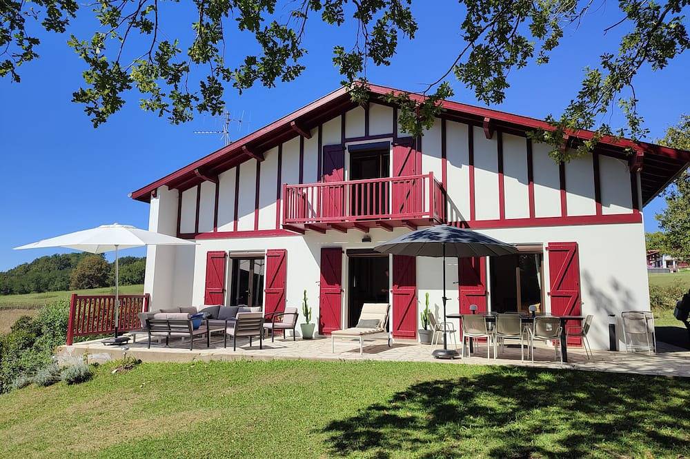 Villa \"Haritzen Ondoan\" 4 chambres vue magnifique au Pays Basque in Souraïde, Région de Bayonne