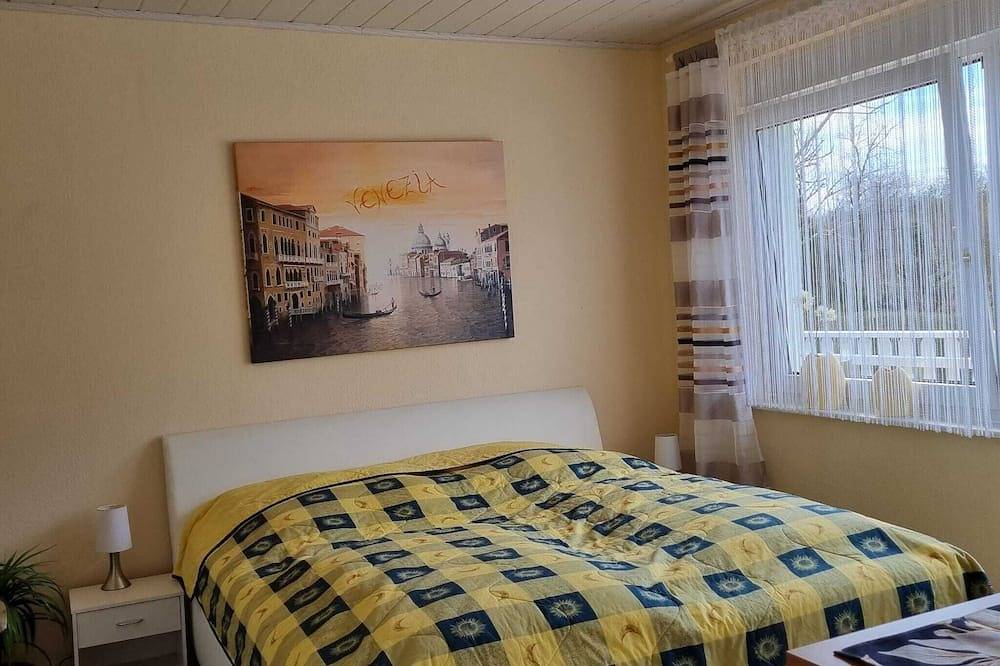 Idyllischer Ferienbungalow in ruhiger Lage mit Pool und großen Garten in Rastenberg, Saale-Unstrut