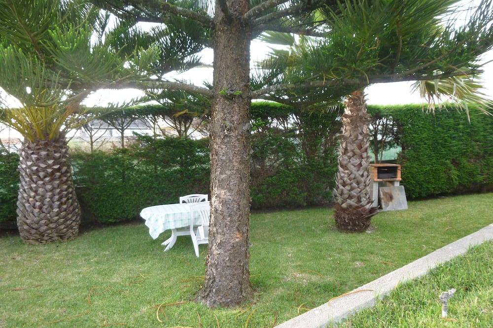 Apartamento entero, Apartment1st floor of 1 casa.Total/independente.Jardim.Praia 10 min. in A dos Cunhados e Maceira, Distrito de Lisboa