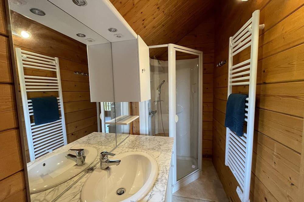 Ganze Wohnung, Gemütliches Waldchalet mit Haustieren, alles inklusive in Saint-Bonnet-Tronçais, Montluçon und Umgebung