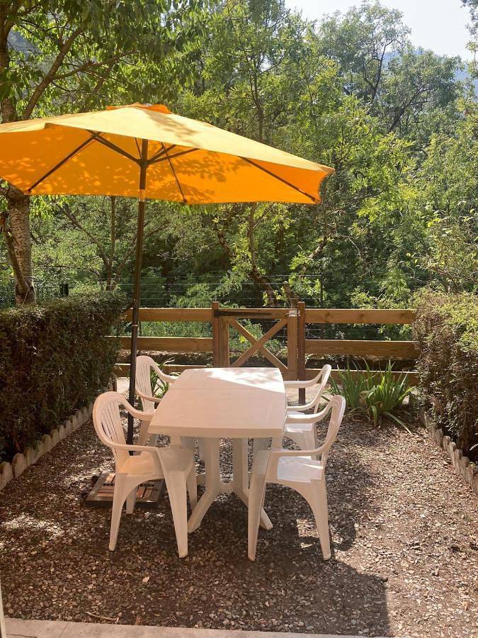 Gîte pour 4 personnes, avec jardin ainsi que vue et terrasse à Savignac-les-Ormeaux - 2