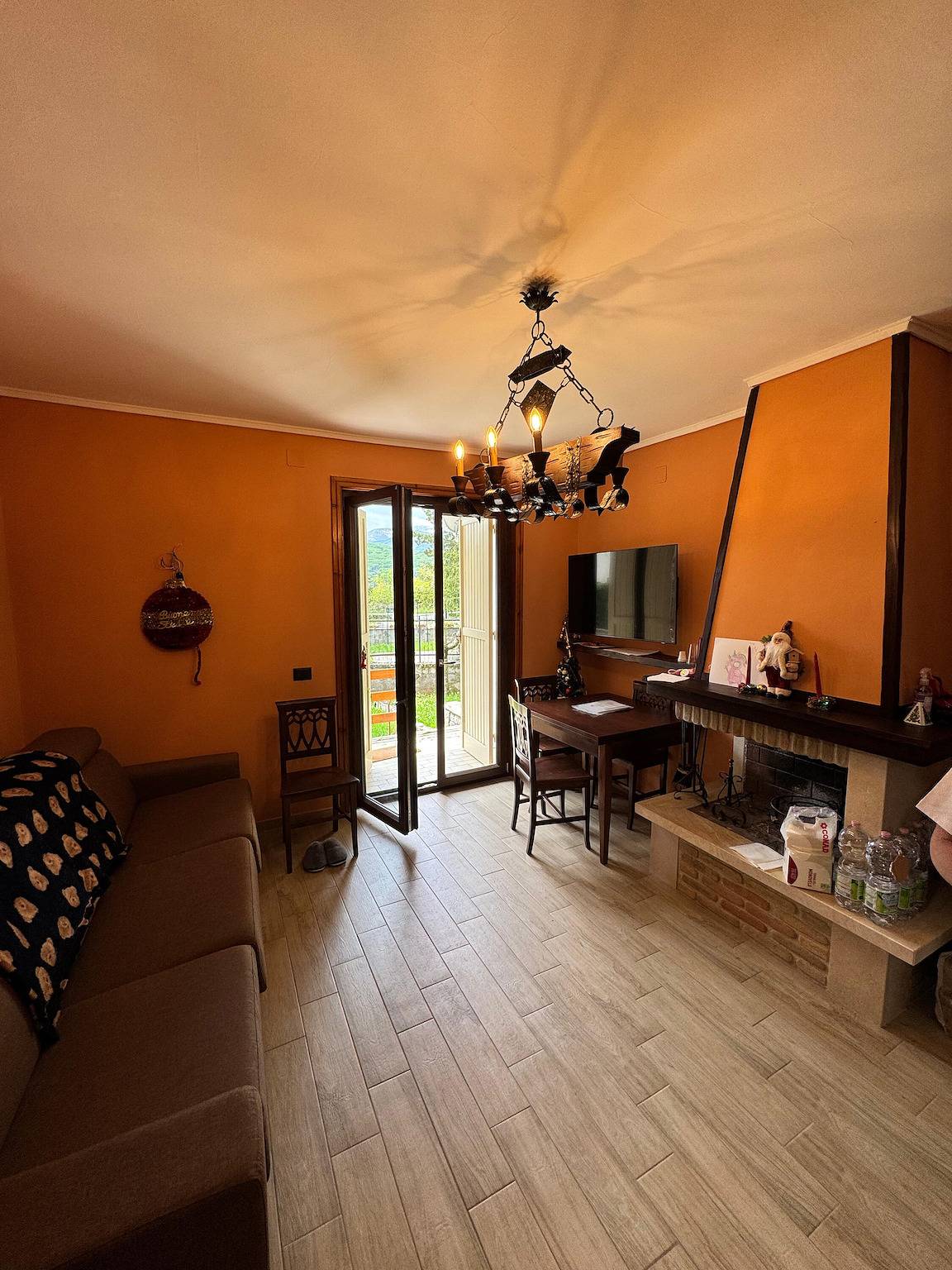 Appartement entier, Appartement 'Stef House' avec jardin privé, Wi-Fi et climatisation in Rivisondoli, Alto Sangro