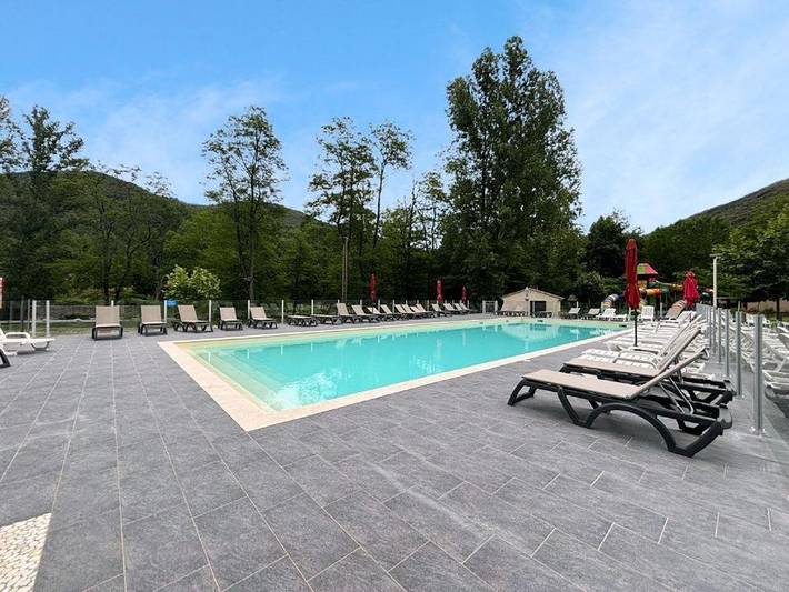 Camping pour 6 personnes, avec piscine, animaux acceptés