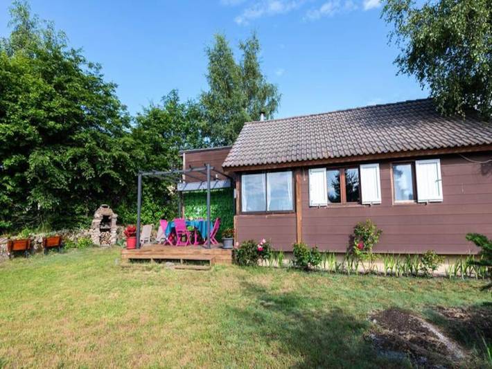 Appartement de vacances pour 4 personnes, avec terrasse ainsi que piscine et jardin, adapté aux familles