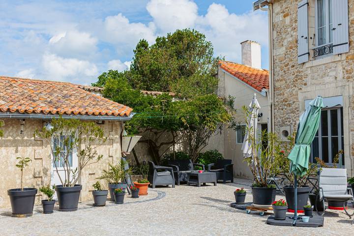 Casa vacacional 'Gite Les Mouettes' con piscina compartida, terraza y Wi-Fi in Marennes, Côte de Beauté