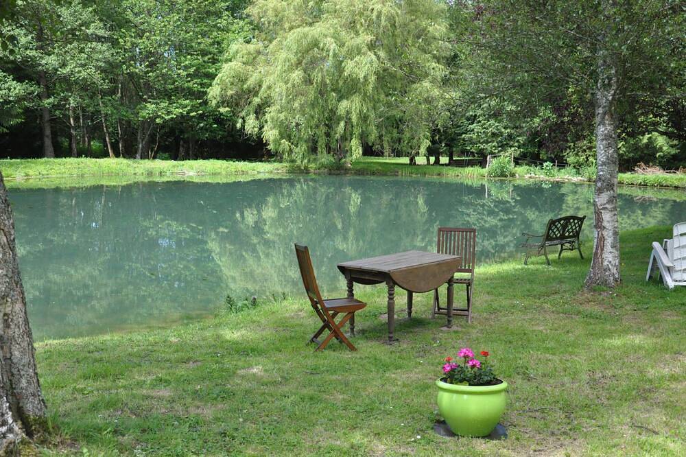 Maison normande en pleine nature  avec plan d'eau in Asnières, Région de Bernay