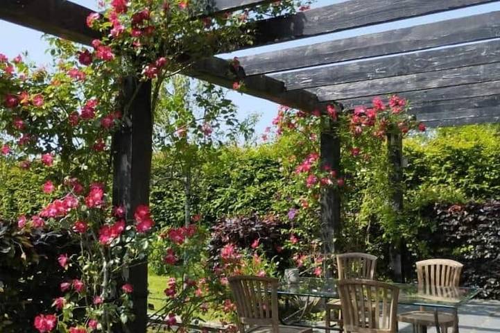 Location de vacances pour 4 personnes, avec Jacuzzi ainsi que Jardin et Piscine à Tauves