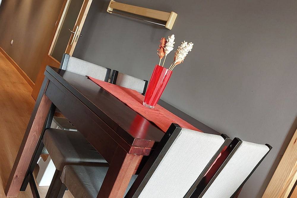 Entire apartment, Apartamento en Villanúa in Villanúa, Spanish Pyrenees