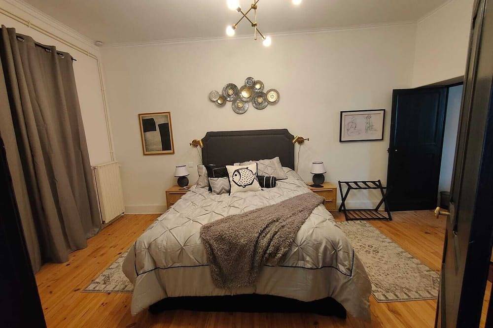 Appartement entier, Historic Heart of Cahors!Elegant yet Cozy large 2 large bedroom apartment! in Cahors, Quercy