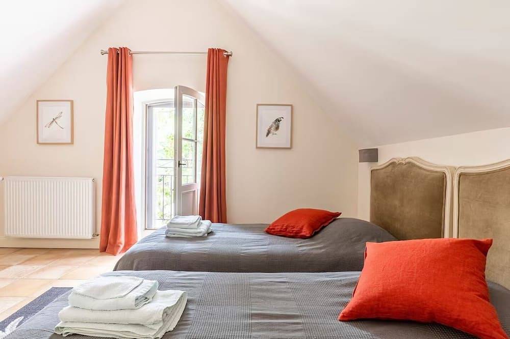 Gite \" Les chênes\" Domaine de la Garnauderie in Sainte-Maure-de-Touraine, Chinon region