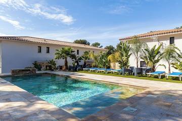Villa pour 8 personnes, avec balcon ainsi que jardin et piscine à Sanary-sur-Mer