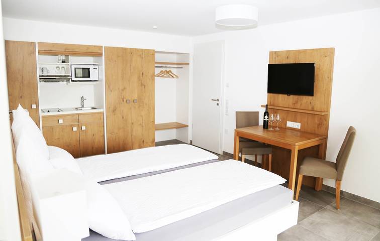 Appartement entier, Appartement 'Nr 2' avec vue sur les montagnes, terrasse partagée et Wi-Fi in Vaihingen-sur-l'Enz, Kraichgau