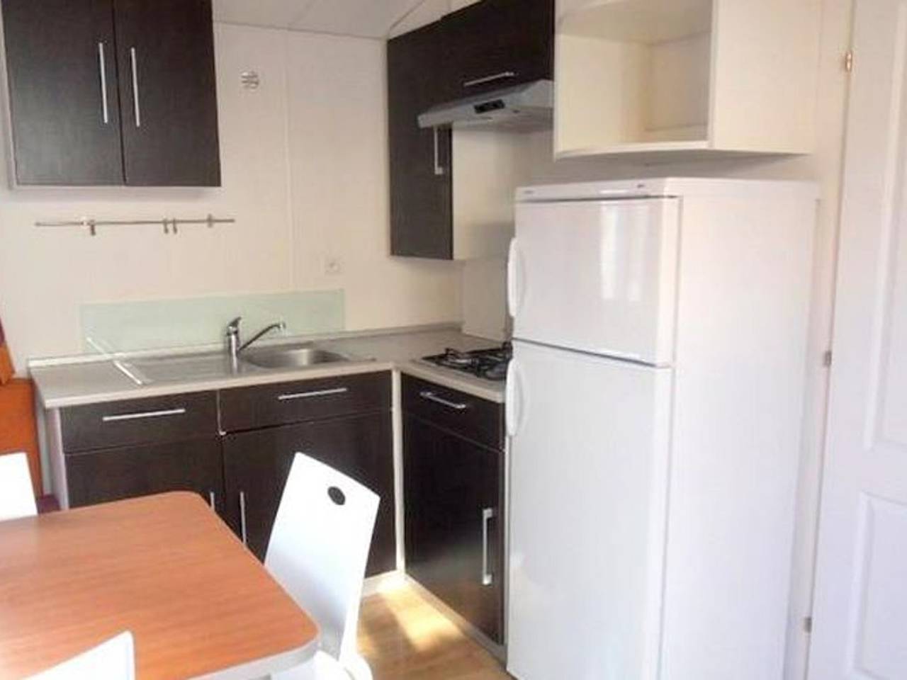 Acogedora casa móvil con piscina y terraza, cerca de la playa y del río in Mialet, Cevenas