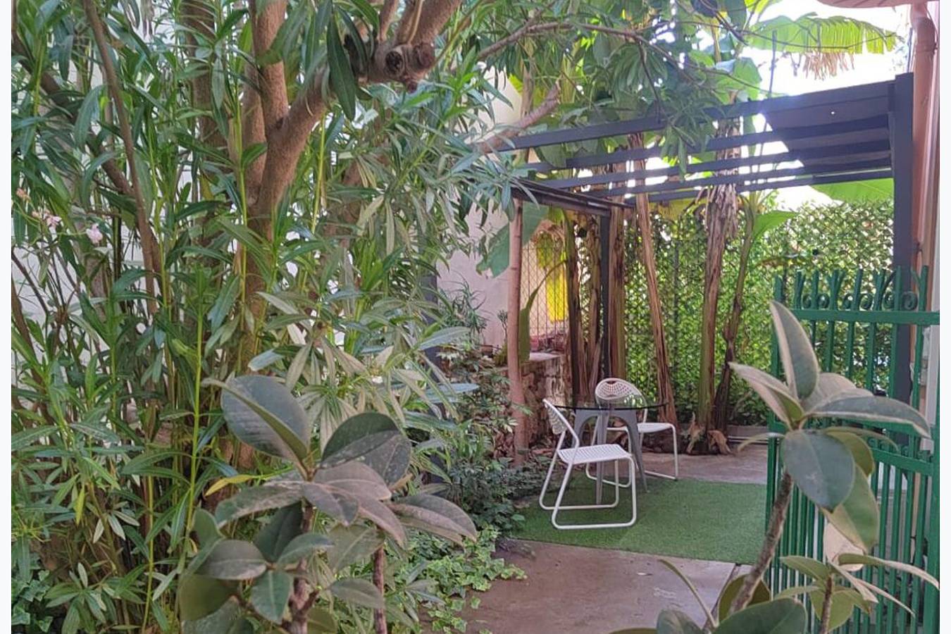 Entire studio, Sleeps2-Studio-Gardenterrace-Walktomontecarlo in Beausoleil, Mediterranean Coast (France)