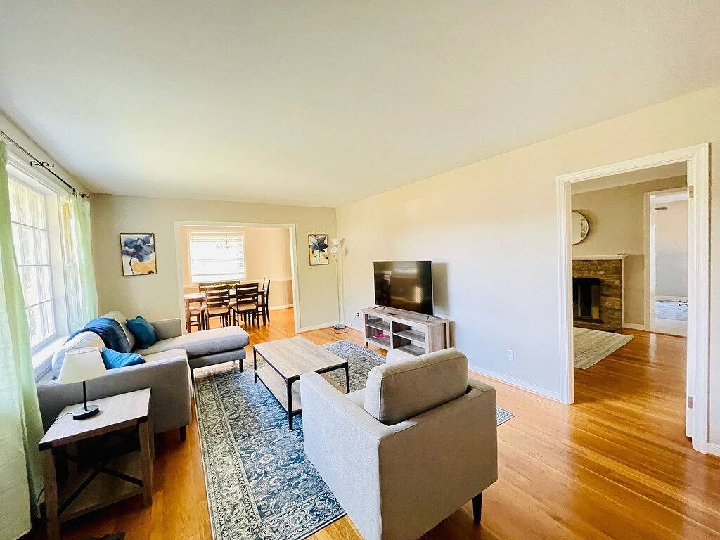 Beautiful, cozy ranch home! Private backyard! in Henrico County