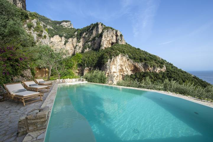 Villa for 10 people, with Balcony and Hot tub as well as Terrace and Garden in Positano