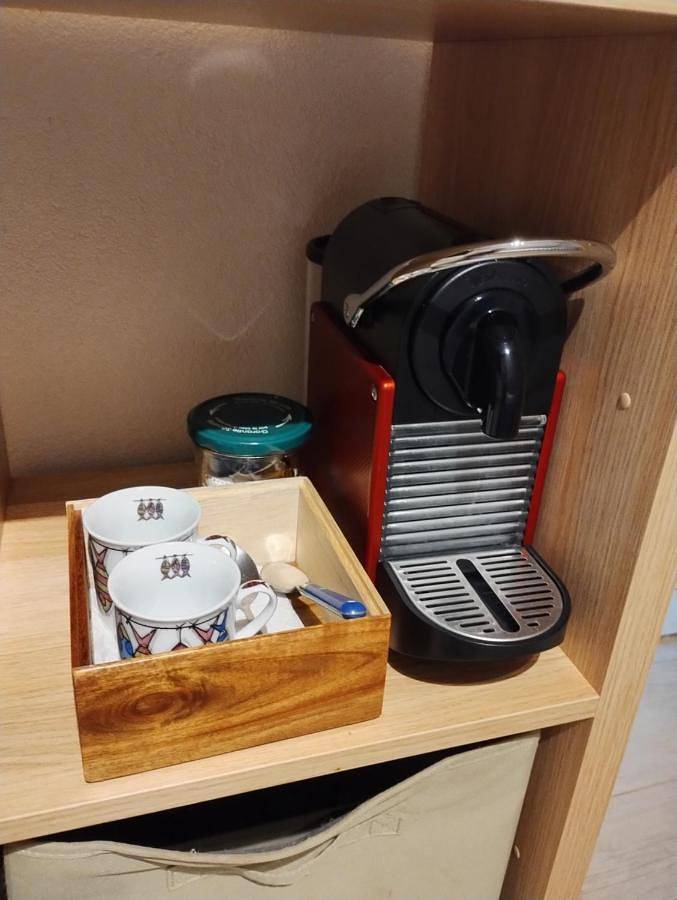 Séjour en famille chez l'habitant dans longère, 2 chambres double avec berceau et possibilité lit pliant 1 personne, relais motard, Nespresso à disposition dans chambre in Marigné-Laillé, Sarthe